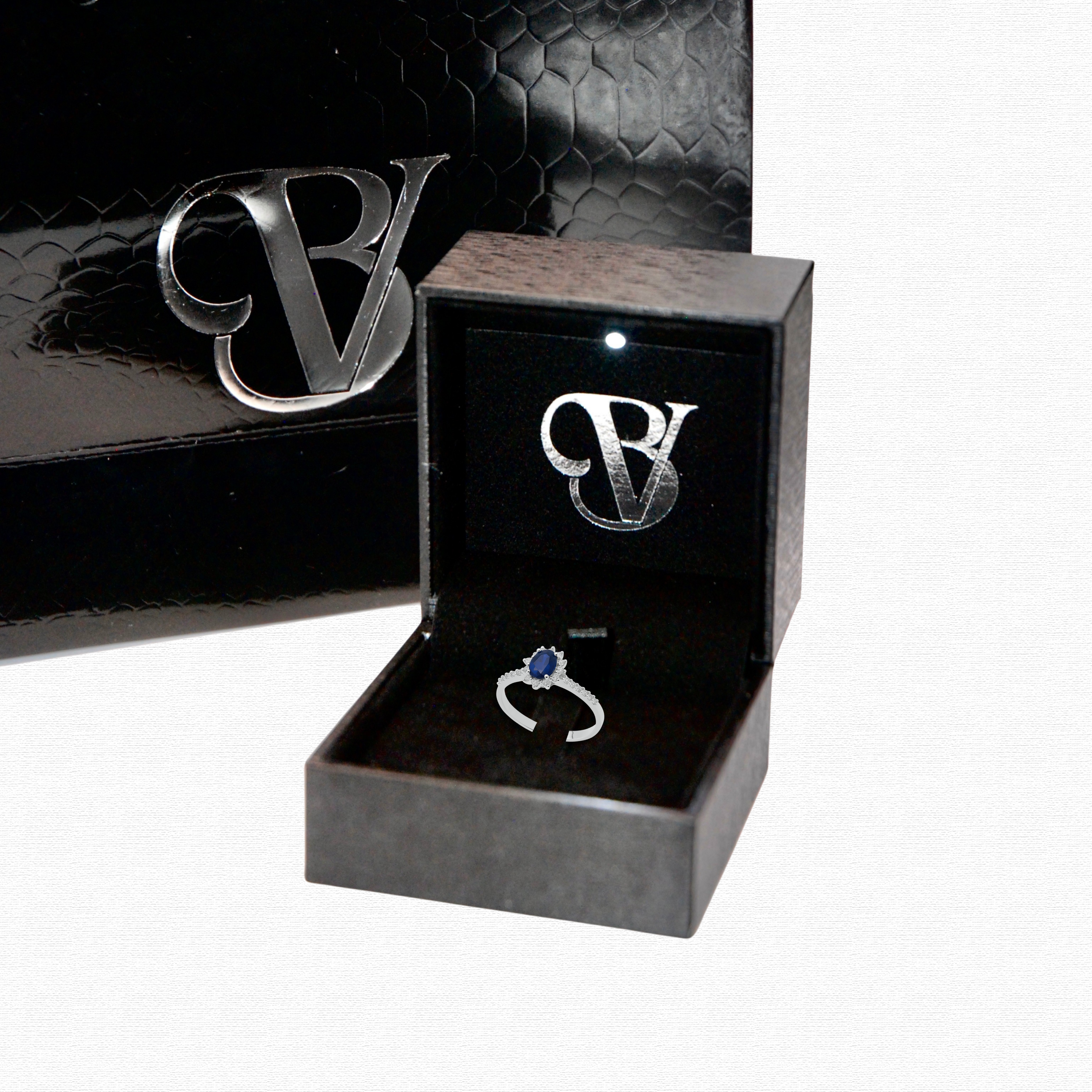 Anello Zaffiro Ovale con Diamanti