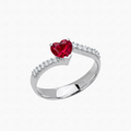 Anello Rubino a Cuore con Diamanti